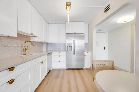 Condo in Miami Beach, Florida, 1 bedroom  № 1189193 - photo 6