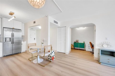 Condo in Miami Beach, Florida, 1 bedroom  № 1189193 - photo 7