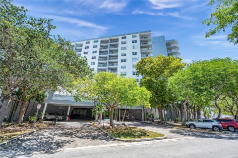 Condo in Miami Beach, Florida, 1 bedroom  № 1189193 - photo 27