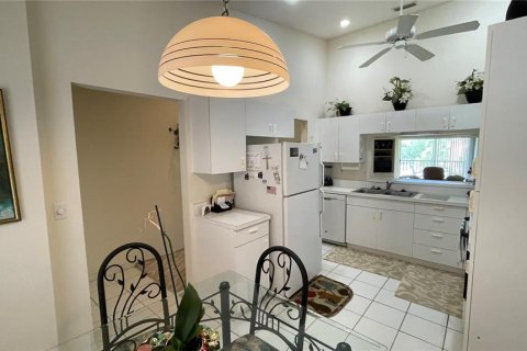 Condo in Sarasota, Florida, 2 bedrooms  № 1394501 - photo 8