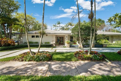 Villa ou maison à vendre à Coral Gables, Floride: 5 chambres, 239.87 m2 № 1095686 - photo 1