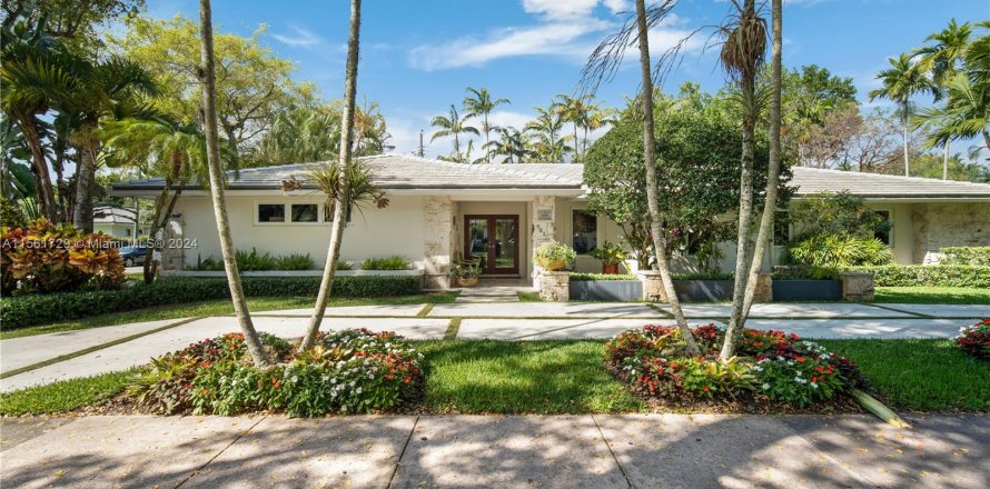 House in Coral Gables, Florida 5 bedrooms, 239.87 sq.m. № 1095686