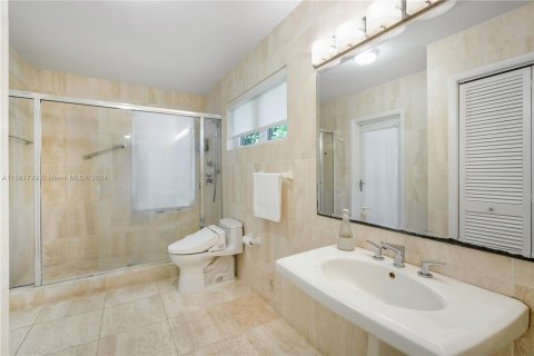 House in Coral Gables, Florida 5 bedrooms, 239.87 sq.m. № 1095686 - photo 15