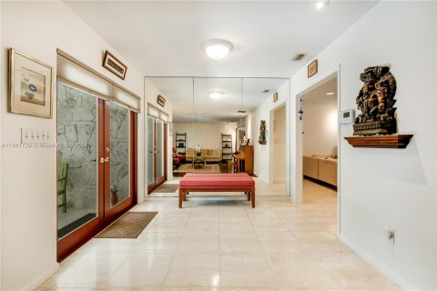 House in Coral Gables, Florida 5 bedrooms, 239.87 sq.m. № 1095686 - photo 5