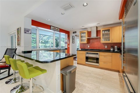 Casa en venta en Coral Gables, Florida, 5 dormitorios, 239.87 m2 № 1095686 - foto 17