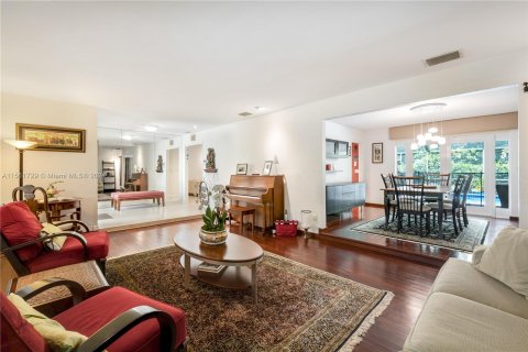 Casa en venta en Coral Gables, Florida, 5 dormitorios, 239.87 m2 № 1095686 - foto 4