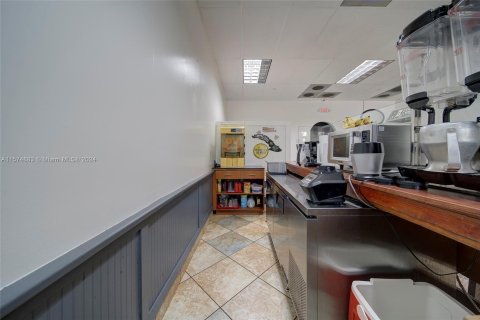 Commercial property in Medley, Florida № 1138641 - photo 25