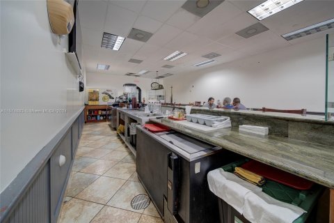 Commercial property in Medley, Florida № 1138641 - photo 24