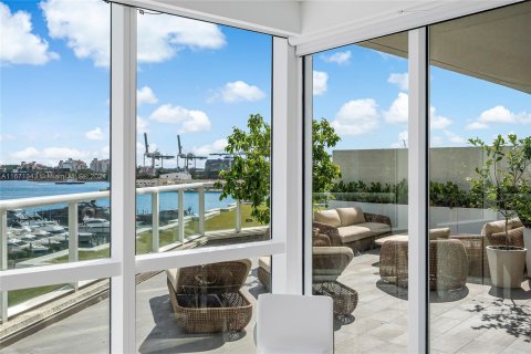 Condo in Miami Beach, Florida, 2 bedrooms  № 1391707 - photo 27