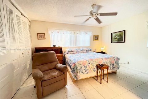 Copropriété à vendre à Lauderdale Lakes, Floride: 2 chambres, 87.7 m2 № 627108 - photo 13