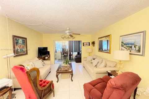 Copropriété à vendre à Lauderdale Lakes, Floride: 2 chambres, 87.7 m2 № 627108 - photo 6