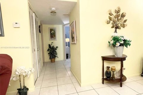 Condominio en venta en Lauderdale Lakes, Florida, 2 dormitorios, 87.7 m2 № 627108 - foto 11