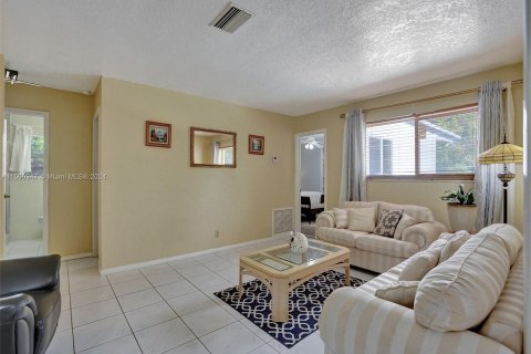 Villa ou maison à vendre à Lauderhill, Floride: 4 chambres, 123.75 m2 № 1092156 - photo 14