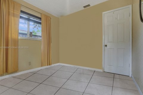 Villa ou maison à vendre à Lauderhill, Floride: 4 chambres, 123.75 m2 № 1092156 - photo 8