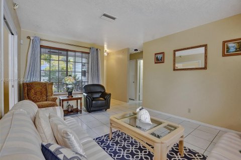 Villa ou maison à vendre à Lauderhill, Floride: 4 chambres, 123.75 m2 № 1092156 - photo 15
