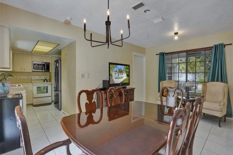 Villa ou maison à vendre à Lauderhill, Floride: 4 chambres, 123.75 m2 № 1092156 - photo 21