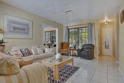 Casa en venta en Lauderhill, Florida, 4 dormitorios, 123.75 m2 № 1092156 - foto 13