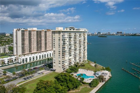 Condominio en venta en Miami, Florida, 2 dormitorios, 152.17 m2 № 993640 - foto 1