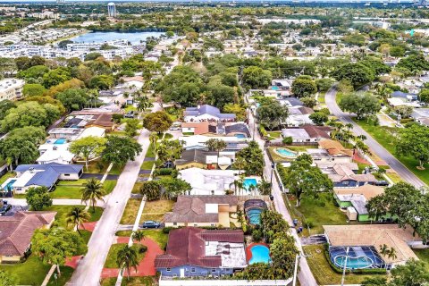 Villa ou maison à vendre à Hollywood, Floride: 4 chambres, 238.76 m2 № 1103213 - photo 4