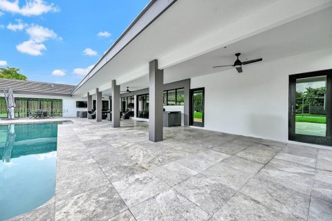 House in Miami, Florida 6 bedrooms, 320.42 sq.m. № 1387977 - photo 14