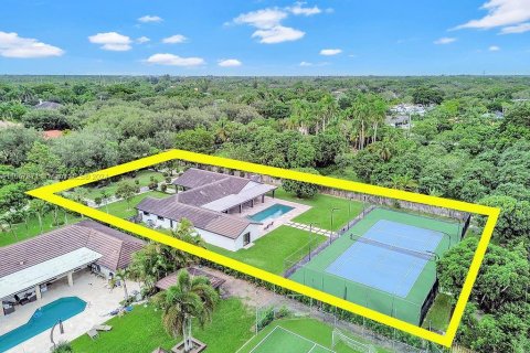 Villa ou maison à vendre à Miami, Floride: 6 chambres, 320.42 m2 № 1387977 - photo 5