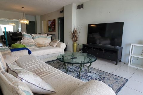 Copropriété à vendre à Hallandale Beach, Floride: 1 chambre, 80.82 m2 № 1331090 - photo 2