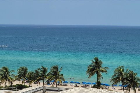 Condominio en venta en Hallandale Beach, Florida, 1 dormitorio, 80.82 m2 № 1331090 - foto 16