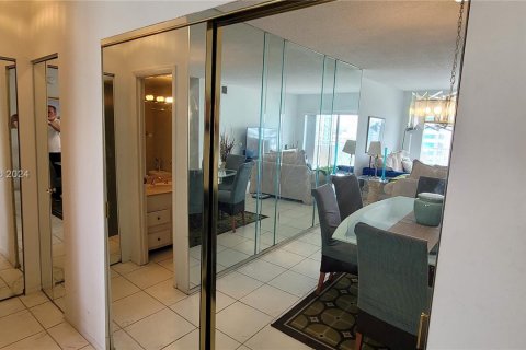 Condominio en venta en Hallandale Beach, Florida, 1 dormitorio, 80.82 m2 № 1331090 - foto 6