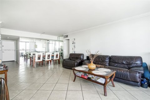 Copropriété à vendre à Aventura, Floride: 2 chambres, 101.45 m2 № 1387976 - photo 9