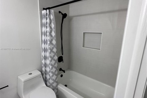 Condo in Hollywood, Florida, 2 bedrooms  № 1387974 - photo 6