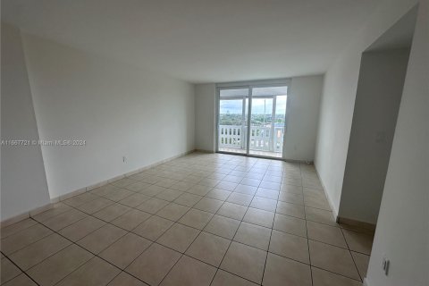 Condo in Hollywood, Florida, 2 bedrooms  № 1387974 - photo 13