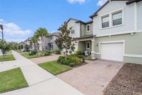 Townhouse in Land O' Lakes, Florida 3 bedrooms, 148.74 sq.m. № 1343458 - photo 3