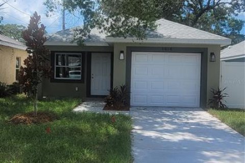 House in Clearwater, Florida 3 bedrooms, 106.37 sq.m. № 1343390 - photo 1