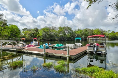 Townhouse in North Lauderdale, Florida 3 bedrooms, 132.11 sq.m. № 1333606 - photo 26