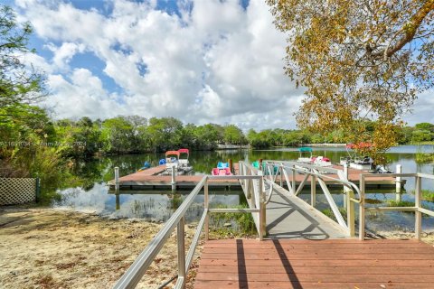 Townhouse in North Lauderdale, Florida 3 bedrooms, 132.11 sq.m. № 1333606 - photo 23