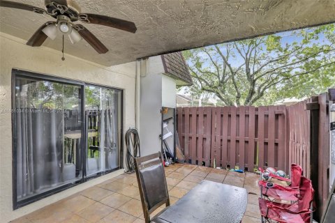 Townhouse in North Lauderdale, Florida 3 bedrooms, 132.11 sq.m. № 1333606 - photo 19