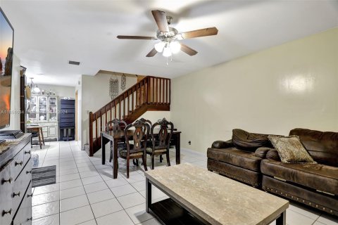 Touwnhouse à vendre à North Lauderdale, Floride: 3 chambres, 132.11 m2 № 1333606 - photo 2