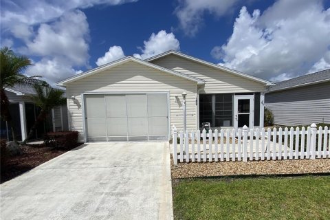 House in The Villages, Florida 2 bedrooms, 106.19 sq.m. № 1369962 - photo 1