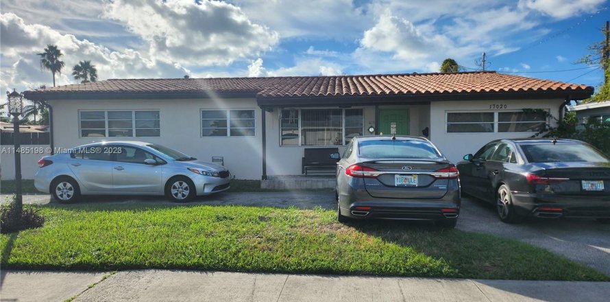 House in Miami, Florida 3 bedrooms, 131.36 sq.m. № 836836