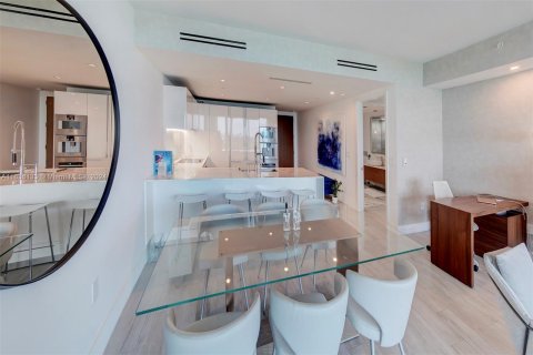 Condominio en venta en Bal Harbour, Florida, 1 dormitorio, 117.71 m2 № 1318851 - foto 5