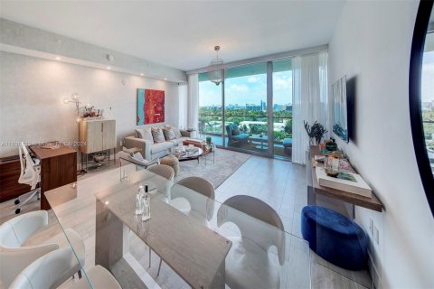 Condominio en venta en Bal Harbour, Florida, 1 dormitorio, 117.71 m2 № 1318851 - foto 2