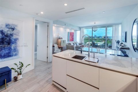 Condominio en venta en Bal Harbour, Florida, 1 dormitorio, 117.71 m2 № 1318851 - foto 9