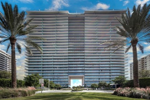 Condominio en venta en Bal Harbour, Florida, 1 dormitorio, 117.71 m2 № 1318851 - foto 1