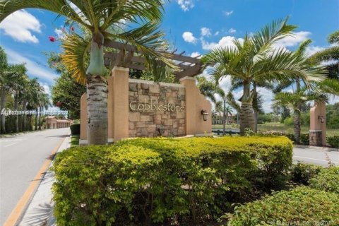 Townhouse in Pembroke Pines, Florida 3 bedrooms, 178.74 sq.m. № 1413939 - photo 1