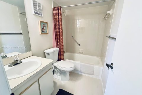 Condo in Sunrise, Florida, 2 bedrooms  № 1206807 - photo 19