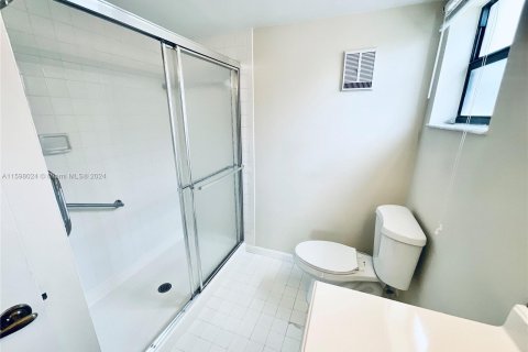 Condo in Sunrise, Florida, 2 bedrooms  № 1206807 - photo 16