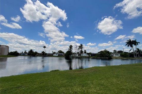 Copropriété à vendre à Sunrise, Floride: 2 chambres, 89.19 m2 № 1206807 - photo 22