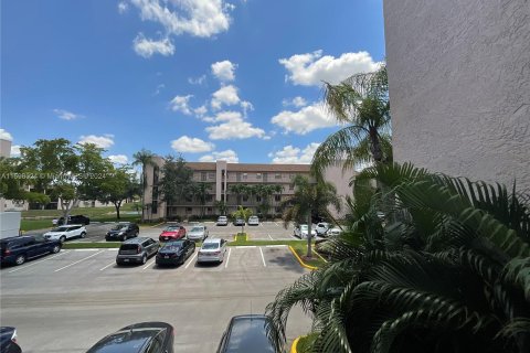 Copropriété à vendre à Sunrise, Floride: 2 chambres, 89.19 m2 № 1206807 - photo 29