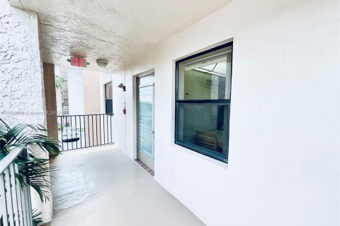 Condo in Sunrise, Florida, 2 bedrooms  № 1206807 - photo 25