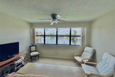 Copropriété à vendre à Sunrise, Floride: 2 chambres, 89.19 m2 № 1206807 - photo 10